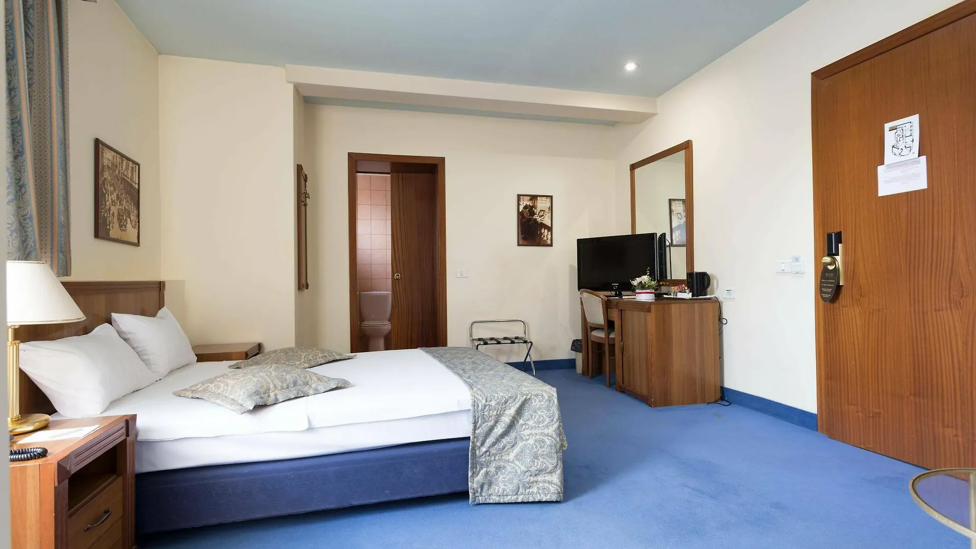 Hotel Opera By Zeus International Bucureşti 3*,  România